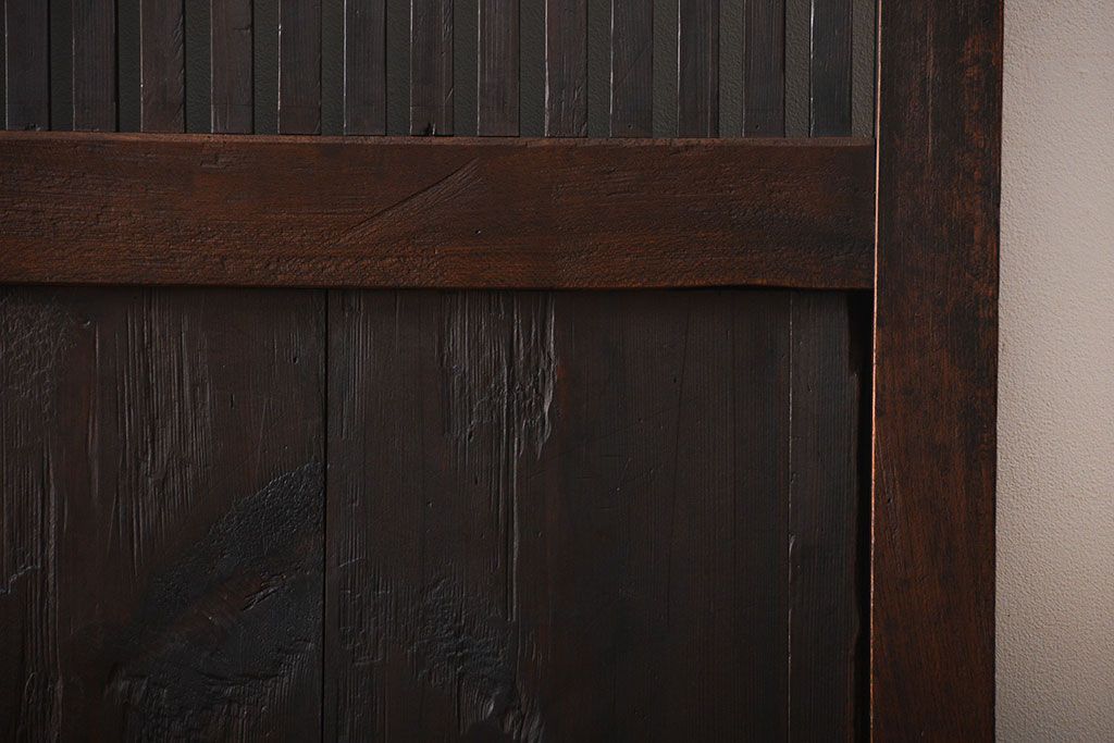 古民具・骨董　欅材とヒノキ材の格子蔵戸(扉、玄関戸)