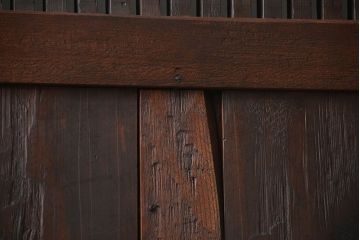 古民具・骨董　欅材とヒノキ材の格子蔵戸(扉、玄関戸)