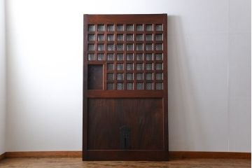 古民具・骨董　総欅材のマス目格子蔵戸(きつね格子、狐格子、玄関戸)