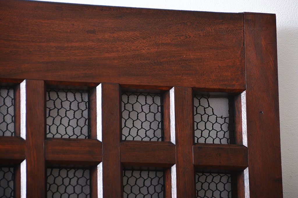 古民具・骨董　総欅材のマス目格子蔵戸(きつね格子、狐格子、玄関戸)