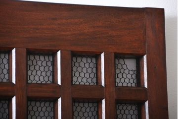 古民具・骨董　総欅材のマス目格子蔵戸(きつね格子、狐格子、玄関戸)