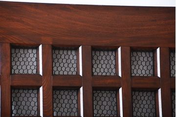 古民具・骨董　総欅材のマス目格子蔵戸(きつね格子、狐格子、玄関戸)