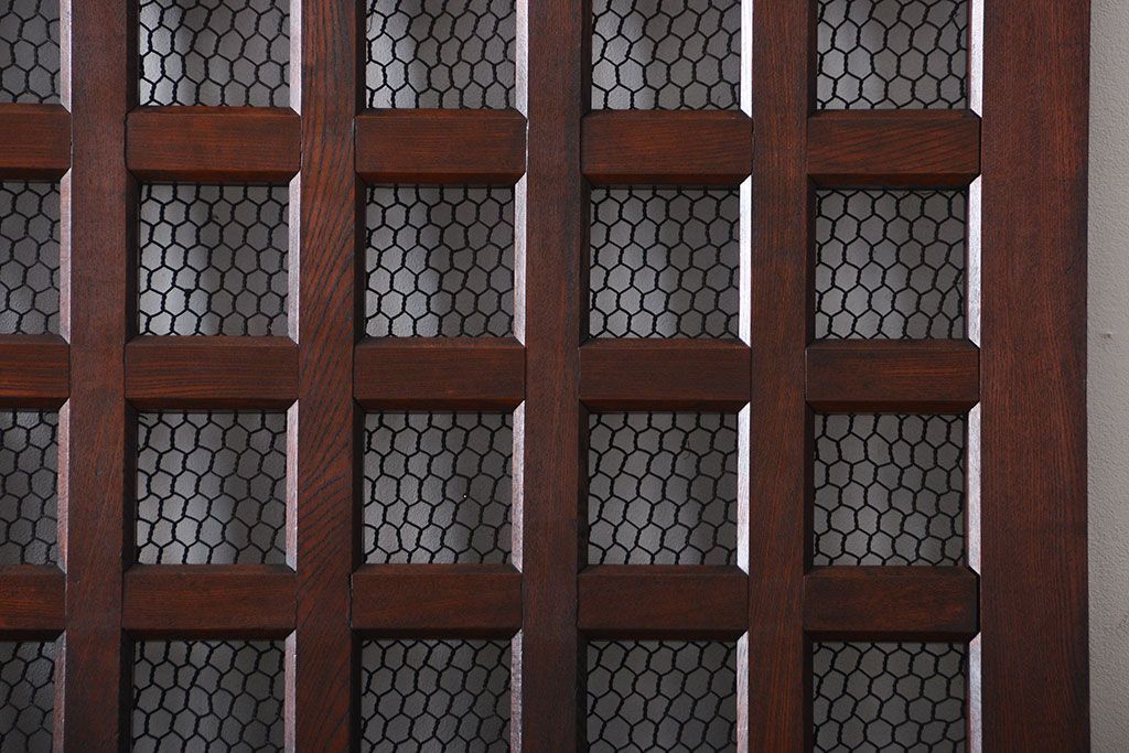 古民具・骨董　総欅材のマス目格子蔵戸(きつね格子、狐格子、玄関戸)