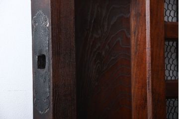 古民具・骨董　総欅材のマス目格子蔵戸(きつね格子、狐格子、玄関戸)