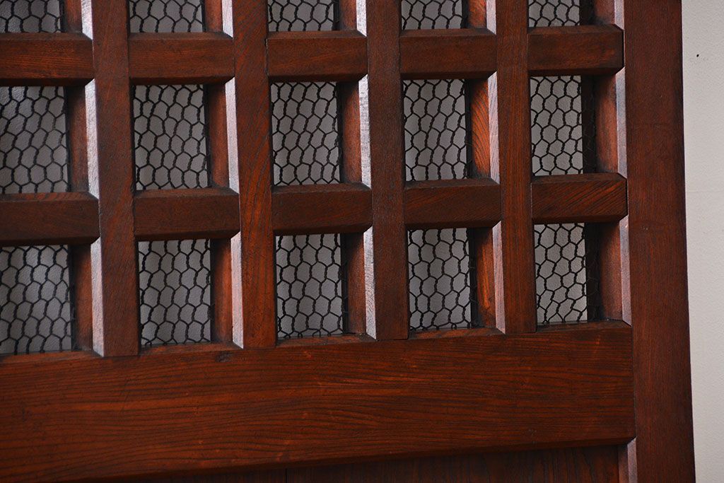 古民具・骨董　総欅材のマス目格子蔵戸(きつね格子、狐格子、玄関戸)