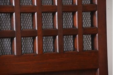 古民具・骨董　総欅材のマス目格子蔵戸(きつね格子、狐格子、玄関戸)