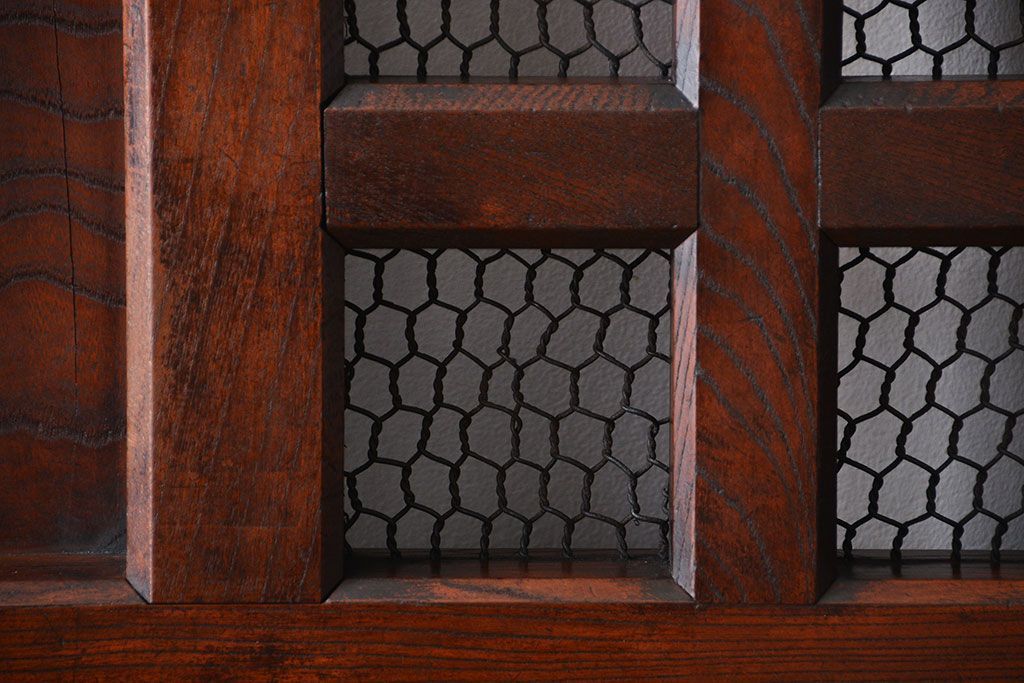 古民具・骨董　総欅材のマス目格子蔵戸(きつね格子、狐格子、玄関戸)