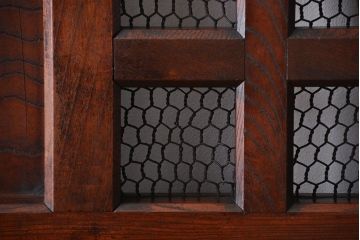 古民具・骨董　総欅材のマス目格子蔵戸(きつね格子、狐格子、玄関戸)