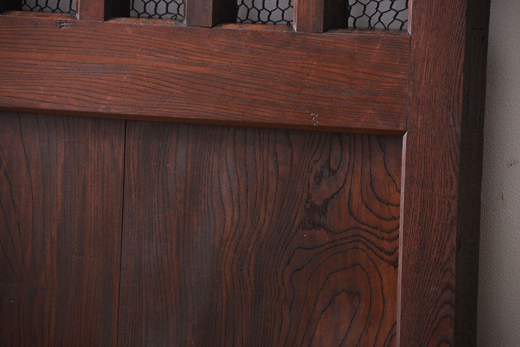 古民具・骨董　総欅材のマス目格子蔵戸(きつね格子、狐格子、玄関戸)