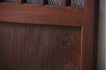 古民具・骨董　総欅材のマス目格子蔵戸(きつね格子、狐格子、玄関戸)