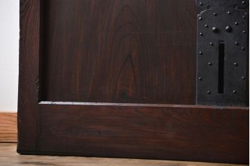 古民具・骨董　総欅材のマス目格子蔵戸(きつね格子、狐格子、玄関戸)