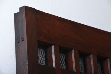 古民具・骨董　総欅材のマス目格子蔵戸(きつね格子、狐格子、玄関戸)