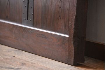 古民具・骨董　総欅材のマス目格子蔵戸(きつね格子、狐格子、玄関戸)