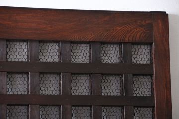 古民具・骨董　総欅材のマス目格子蔵戸(きつね格子、狐格子、玄関戸)