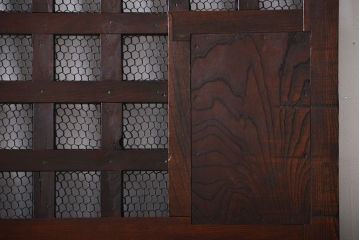 古民具・骨董　総欅材のマス目格子蔵戸(きつね格子、狐格子、玄関戸)