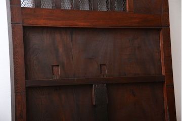 古民具・骨董　総欅材のマス目格子蔵戸(きつね格子、狐格子、玄関戸)