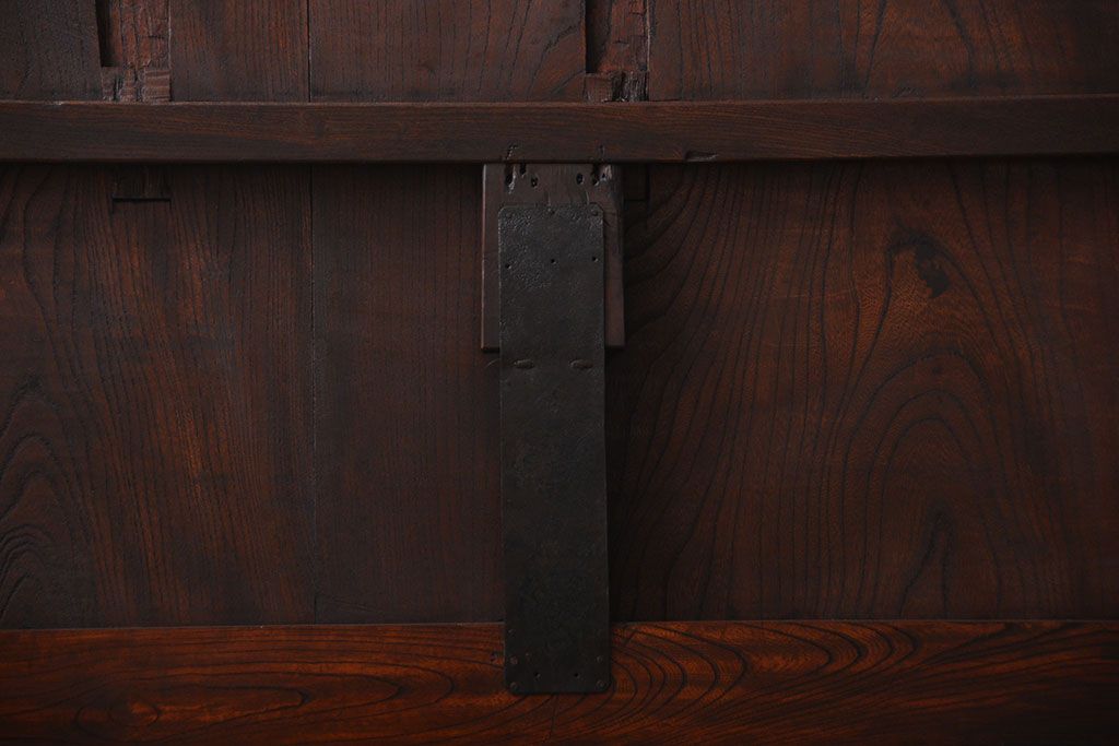 古民具・骨董　総欅材のマス目格子蔵戸(きつね格子、狐格子、玄関戸)