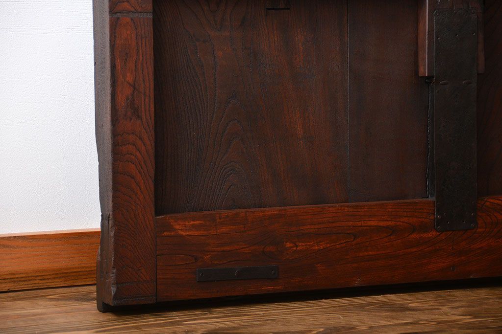 古民具・骨董　総欅材のマス目格子蔵戸(きつね格子、狐格子、玄関戸)