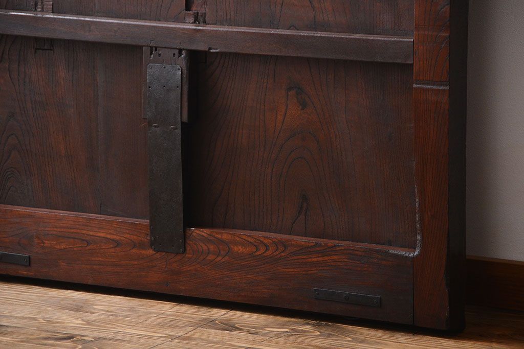 古民具・骨董　総欅材のマス目格子蔵戸(きつね格子、狐格子、玄関戸)