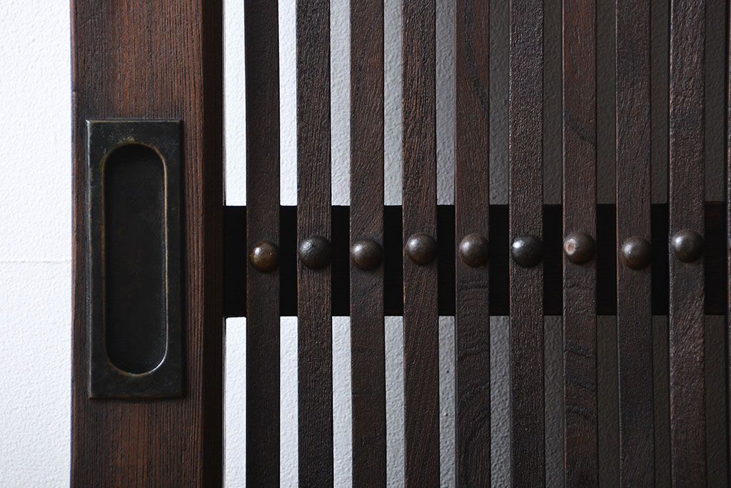 アンティーク 古い木の欅材の格子蔵戸(玄関戸)