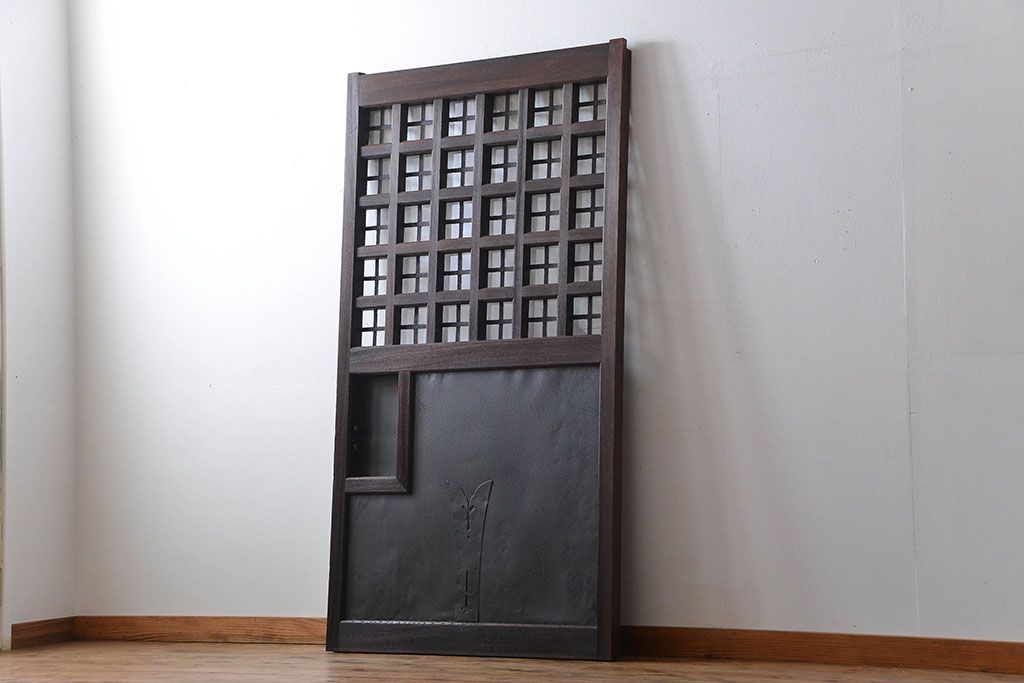 古民具・骨董　欅材の鉄帯付き格子蔵戸(ガラス入り)(玄関戸)