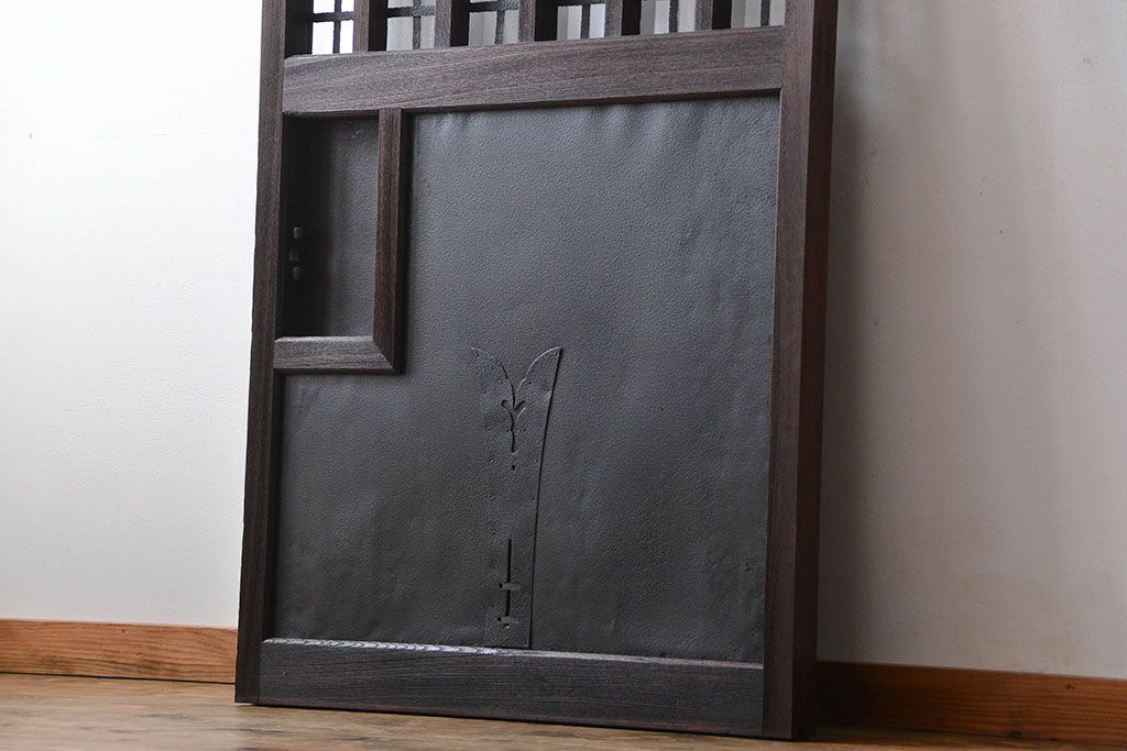 古民具・骨董　欅材の鉄帯付き格子蔵戸(ガラス入り)(玄関戸)