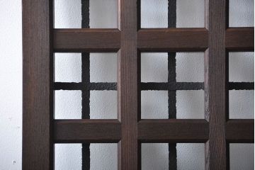 古民具・骨董　欅材の鉄帯付き格子蔵戸(ガラス入り)(玄関戸)
