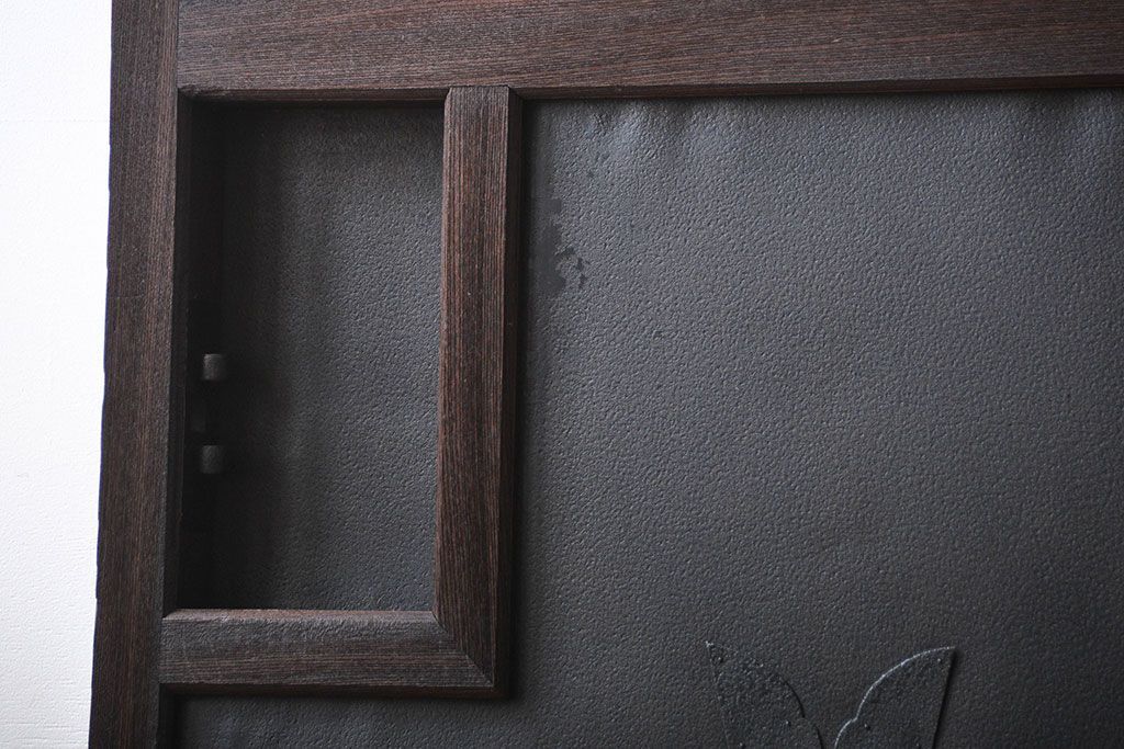 古民具・骨董　欅材の鉄帯付き格子蔵戸(ガラス入り)(玄関戸)