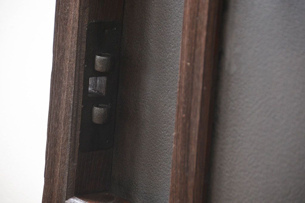 古民具・骨董　欅材の鉄帯付き格子蔵戸(ガラス入り)(玄関戸)