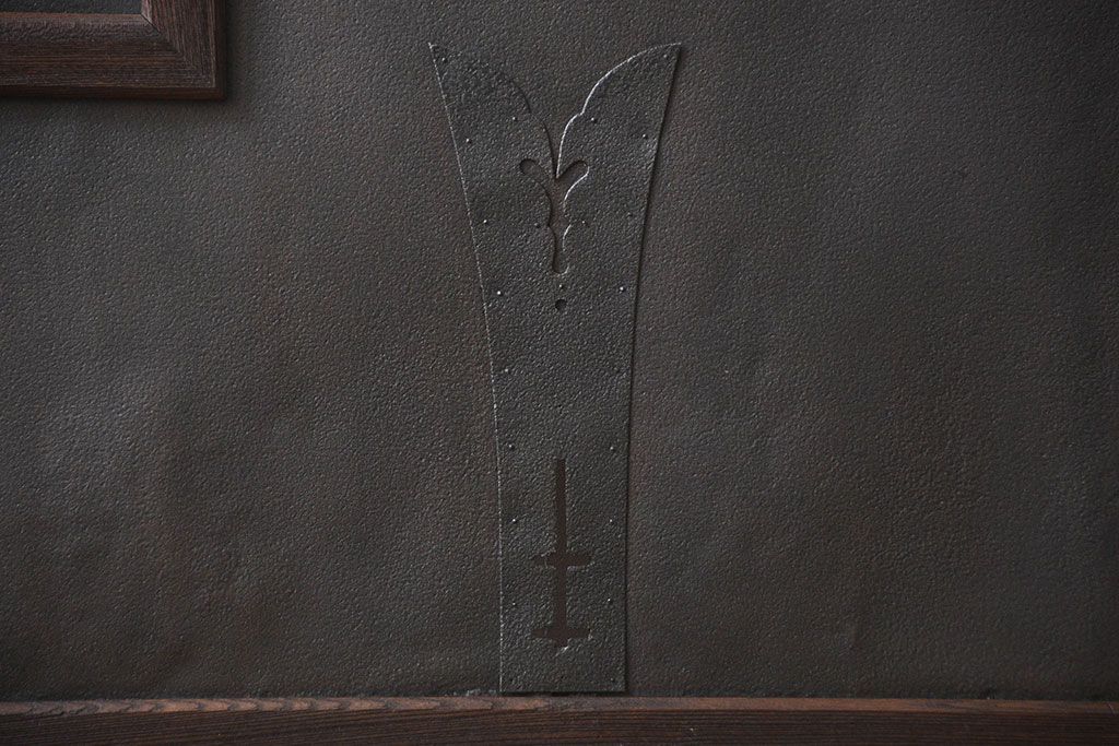 古民具・骨董　欅材の鉄帯付き格子蔵戸(ガラス入り)(玄関戸)