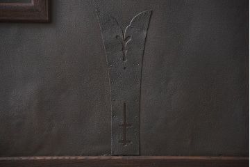 古民具・骨董　欅材の鉄帯付き格子蔵戸(ガラス入り)(玄関戸)