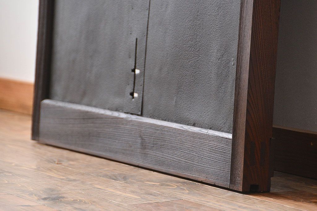 古民具・骨董　欅材の鉄帯付き格子蔵戸(ガラス入り)(玄関戸)