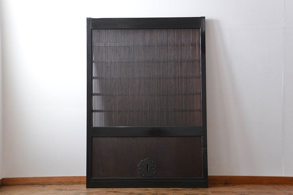 古民具・骨董　繊細な格子の上質な蔵戸(玄関戸)