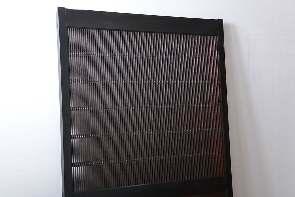 古民具・骨董　繊細な格子の上質な蔵戸(玄関戸)