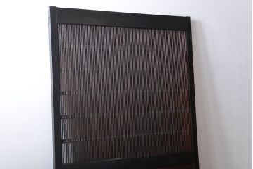 古民具・骨董　繊細な格子の上質な蔵戸(玄関戸)