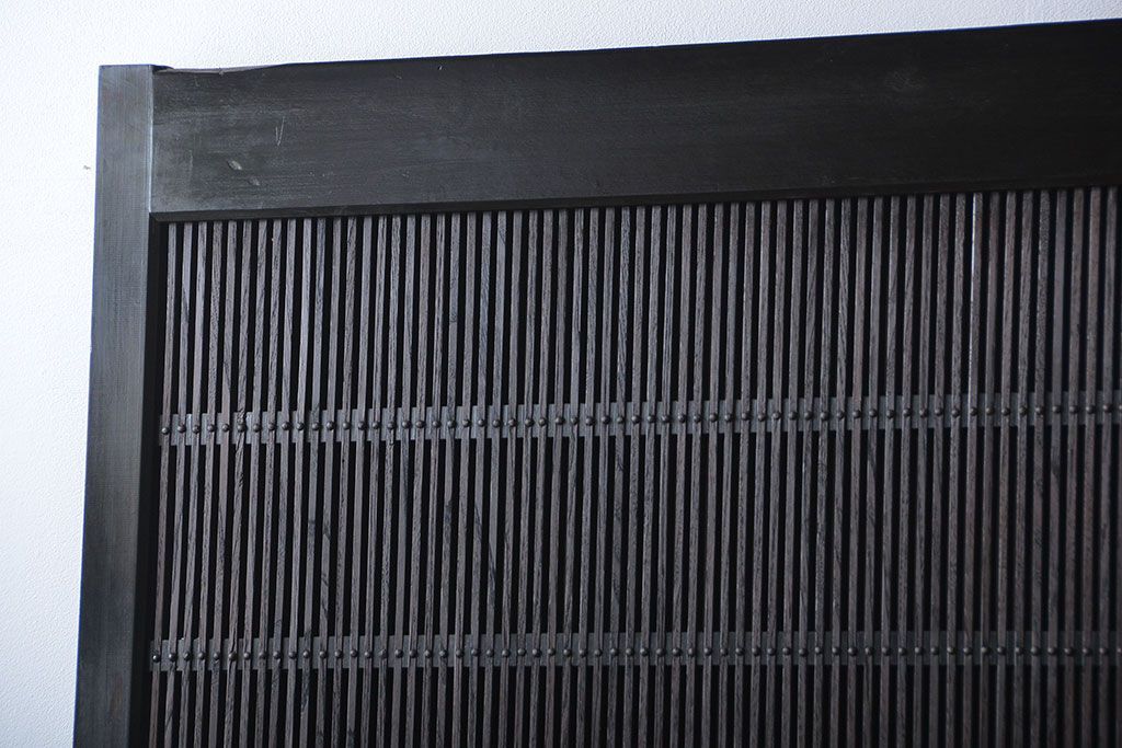 古民具・骨董　繊細な格子の上質な蔵戸(玄関戸)