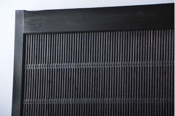 古民具・骨董　繊細な格子の上質な蔵戸(玄関戸)