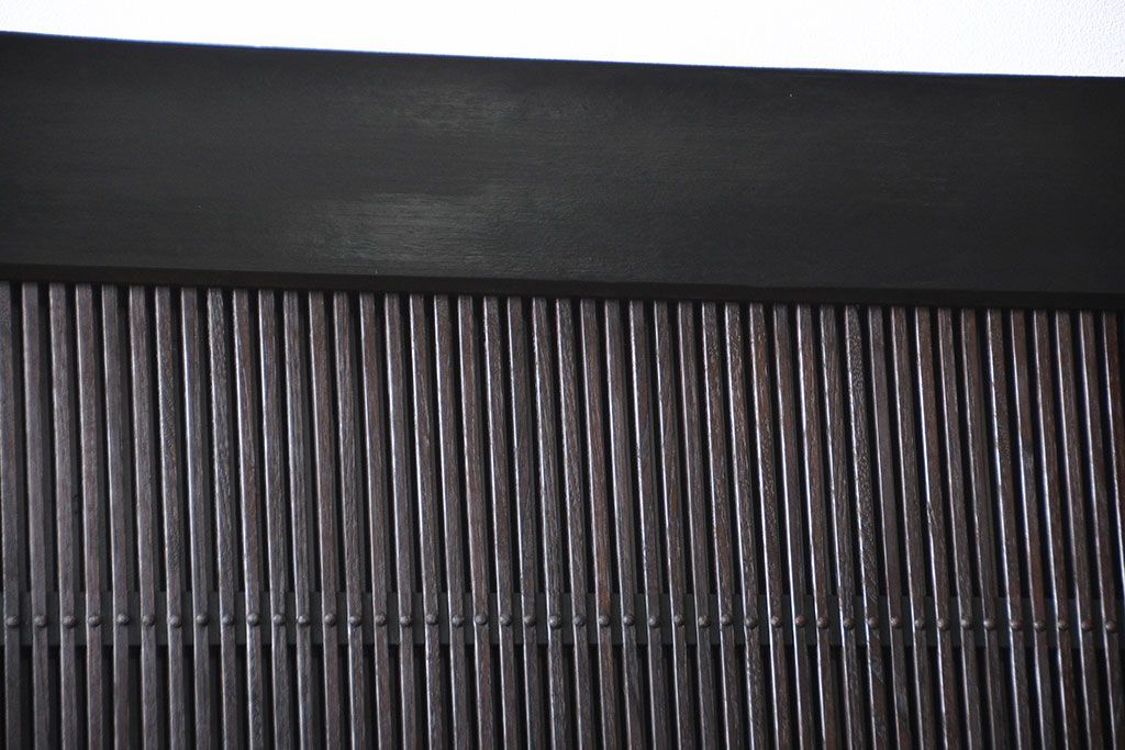 古民具・骨董　繊細な格子の上質な蔵戸(玄関戸)