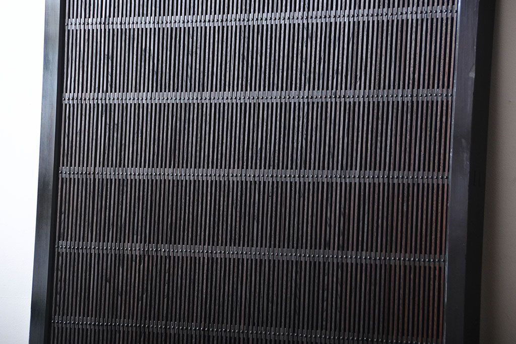 古民具・骨董　繊細な格子の上質な蔵戸(玄関戸)