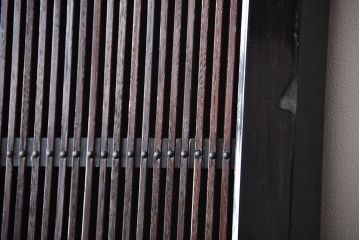 古民具・骨董　繊細な格子の上質な蔵戸(玄関戸)