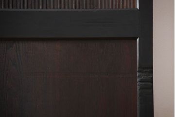 古民具・骨董　繊細な格子の上質な蔵戸(玄関戸)