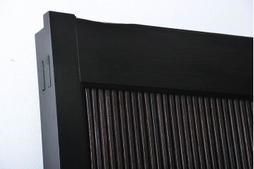 古民具・骨董　繊細な格子の上質な蔵戸(玄関戸)