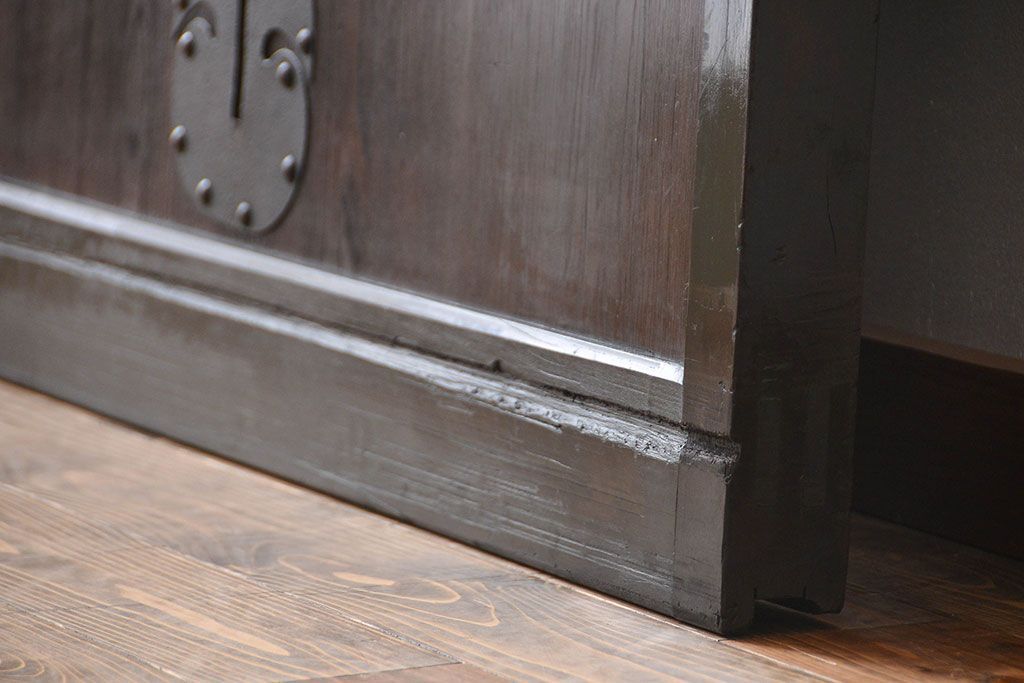 古民具・骨董　繊細な格子の上質な蔵戸(玄関戸)