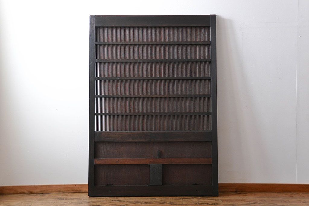 古民具・骨董　繊細な格子の上質な蔵戸(玄関戸)