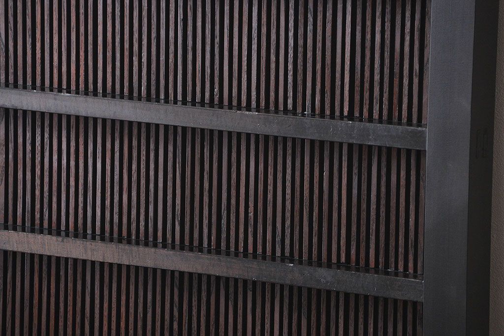 古民具・骨董　繊細な格子の上質な蔵戸(玄関戸)