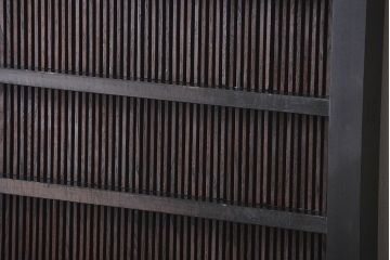 古民具・骨董　繊細な格子の上質な蔵戸(玄関戸)