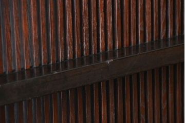 古民具・骨董　繊細な格子の上質な蔵戸(玄関戸)