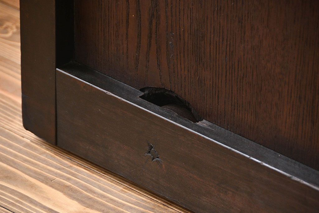 古民具・骨董　繊細な格子の上質な蔵戸(玄関戸)