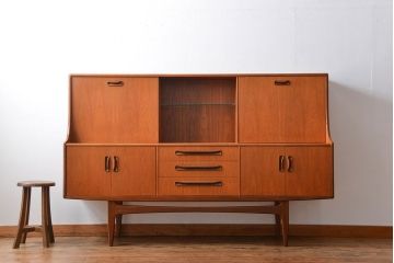 北欧家具　G-PLAN(ジープラン)チーク材サイドボード(サイドキャビネット、リビングボード)