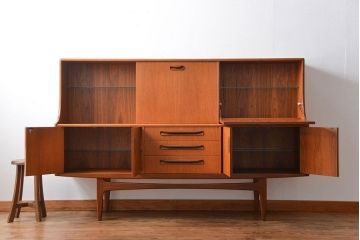 北欧家具　G-PLAN(ジープラン)チーク材サイドボード(サイドキャビネット、リビングボード)